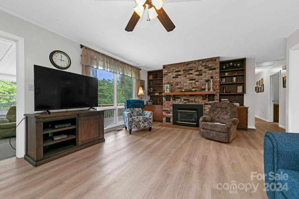 94 Sweetwater Ln Pisgah Forest, NC 28768