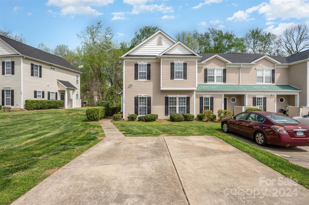 1703 Holliford Ct Charlotte, NC 28215