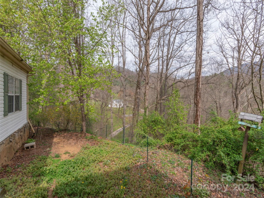 33 Chestnut Hill Dr Clyde, NC 28721