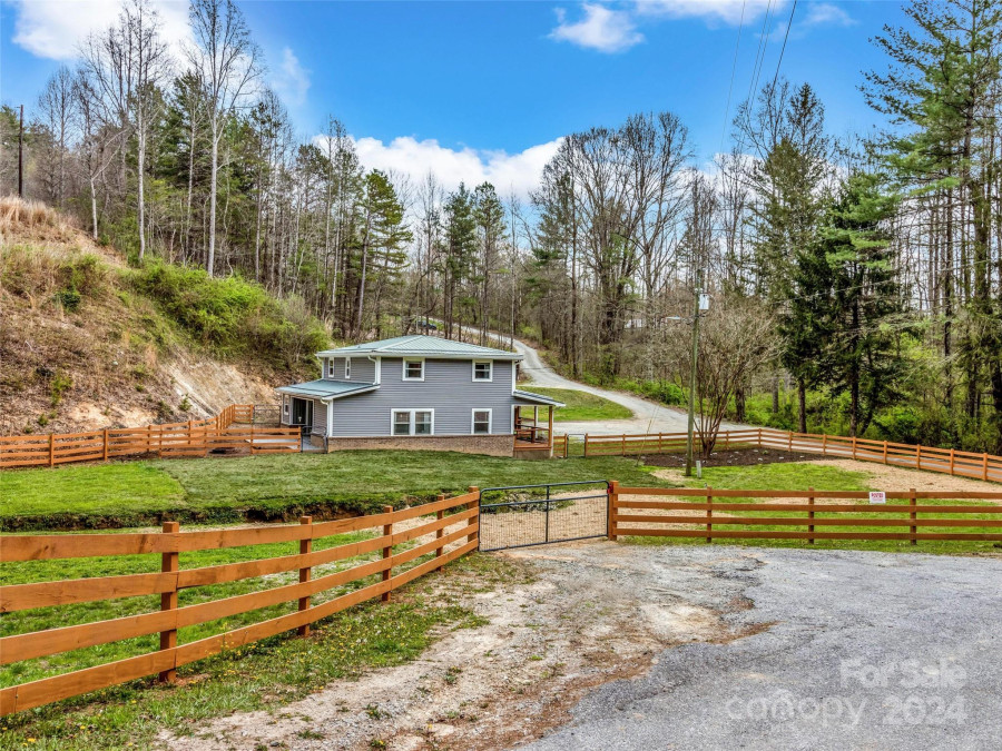 692 Felmet Rd Flat Rock, NC 28731