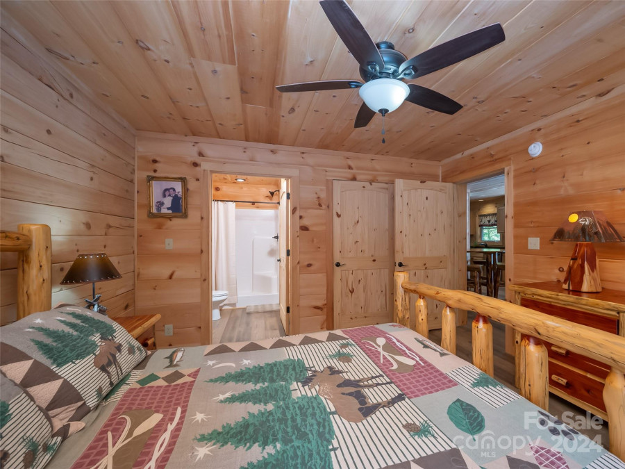 344 Wolf Trl Lake Lure, NC 28746