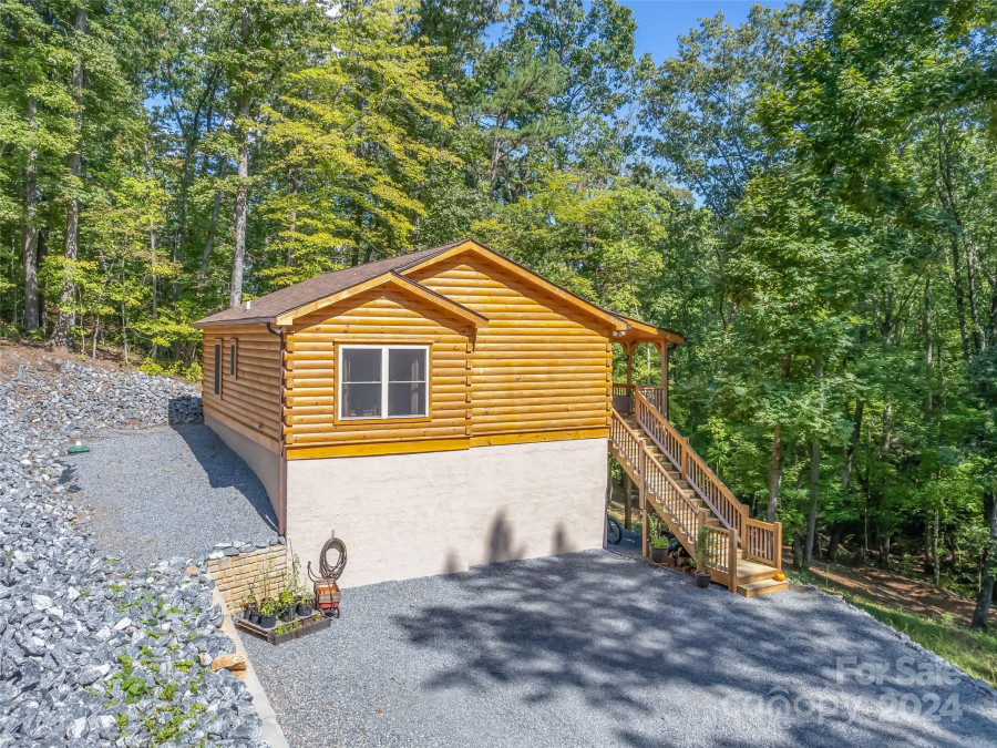 344 Wolf Trl Lake Lure, NC 28746