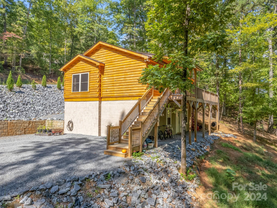 344 Wolf Trl Lake Lure, NC 28746