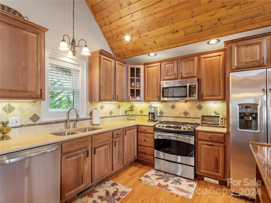 370 Appaloosa Trl Burnsville, NC 28714