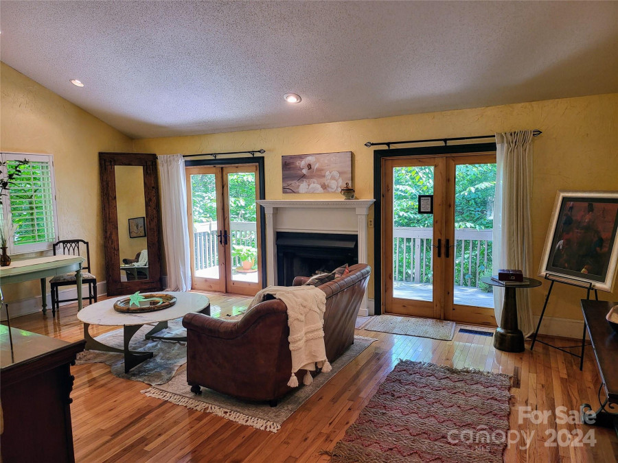 31 Cedarwood Ln Asheville, NC 28803