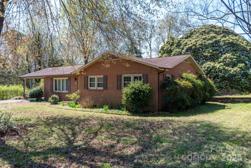 3143 Sharon St Hickory, NC 28601