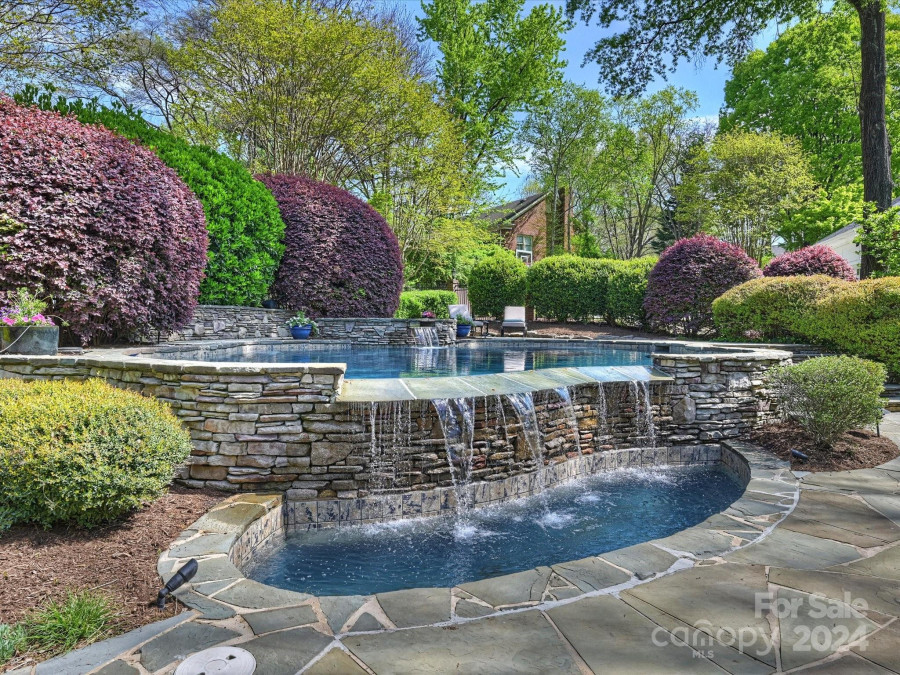 6824 Baltusrol Ln Charlotte, NC 28210