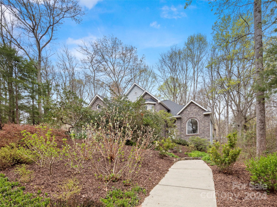 25 Spring Cove Ct Arden, NC 28704