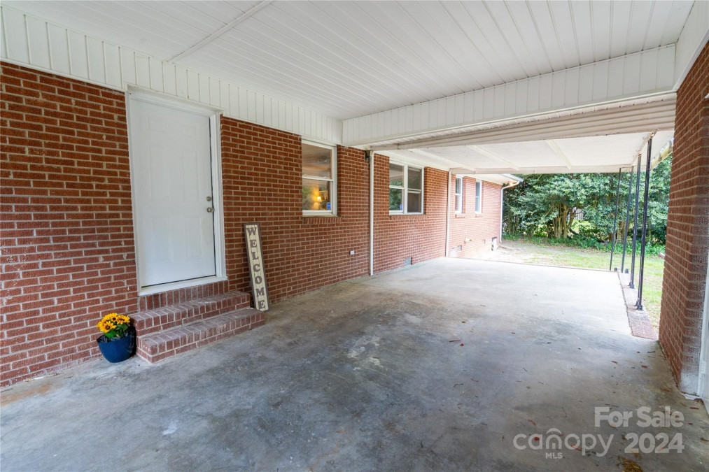 1935 Echo Ln Gastonia, NC 28052