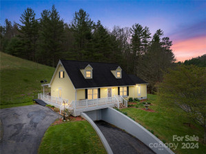 2 Hill Rd Green Mountain, NC 28740