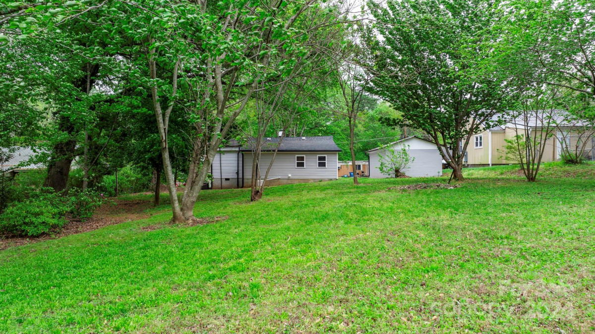 37 20th St Hickory, NC 28601