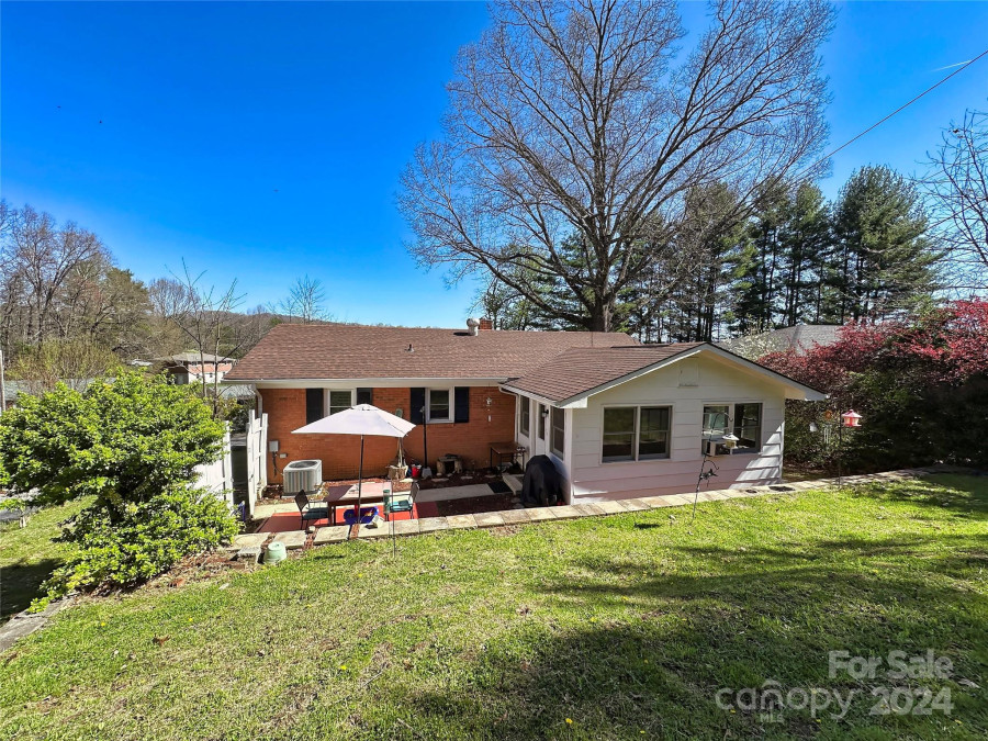 90 Orchard View Dr Waynesville, NC 28786