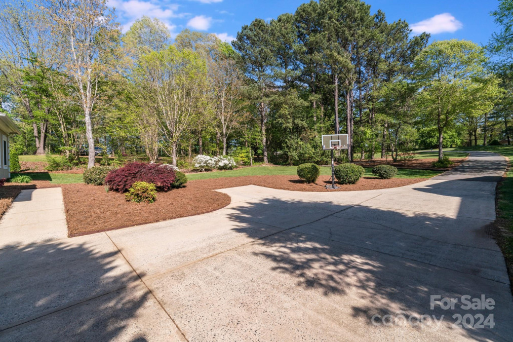 5219 Mountain Point Ln Charlotte, NC 28216