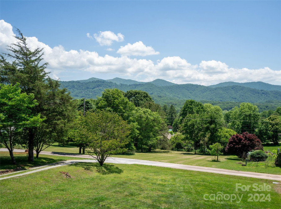 42 Country Ln Franklin, NC 28734