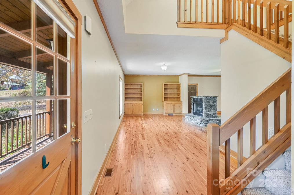 80 Oak Meadow Ln Hendersonville, NC 28792