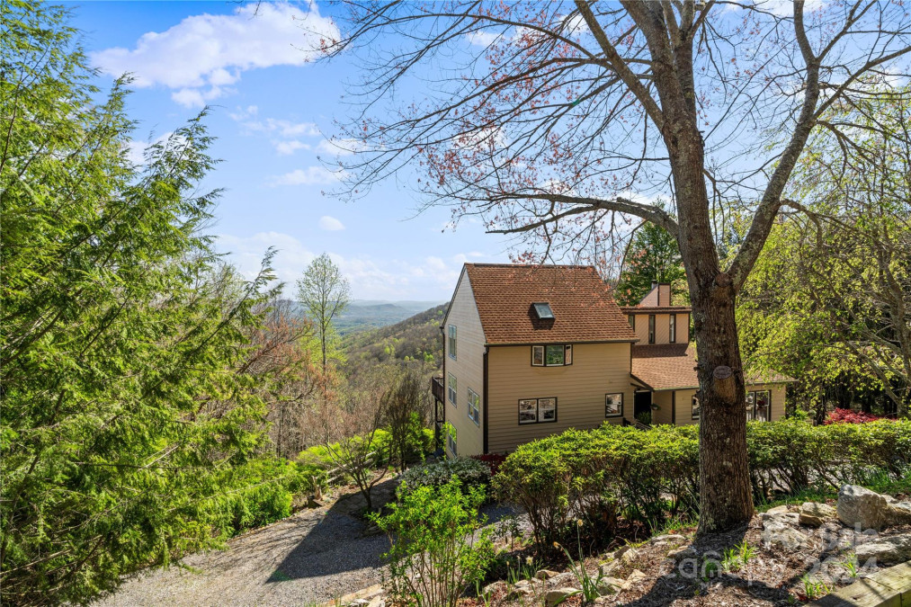32 Hickory Forest Rd Fairview, NC 28730