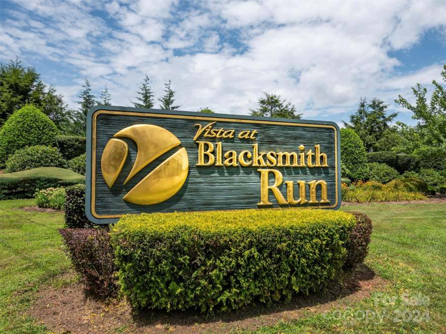 1088 Blacksmith Run Dr Hendersonville, NC 28792
