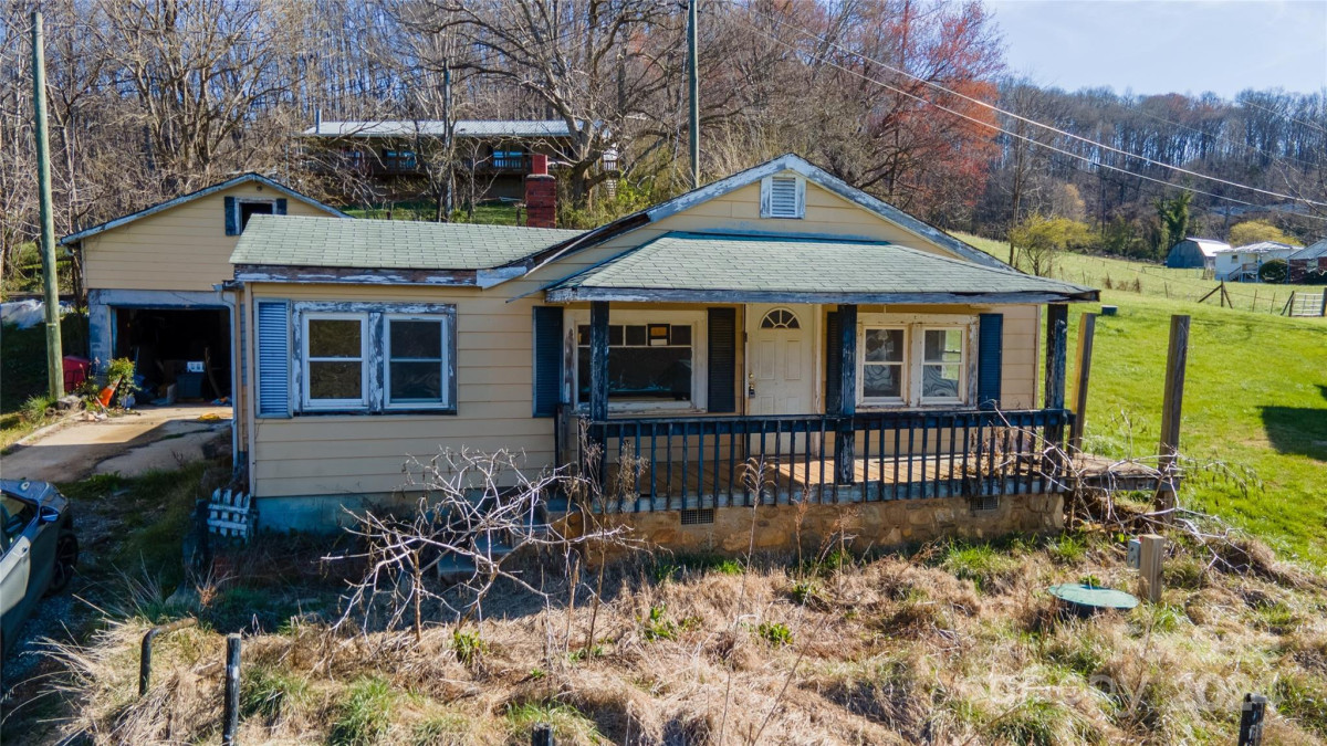 28 Gentry Dr Waynesville, NC 28786