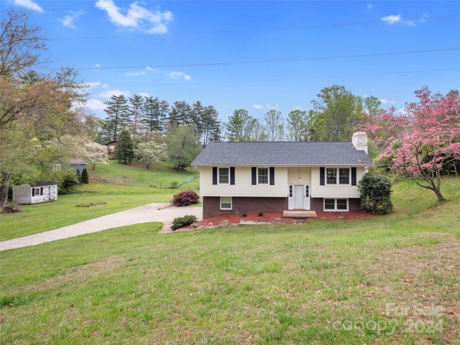 12 Woodfield Rd Arden, NC 28704