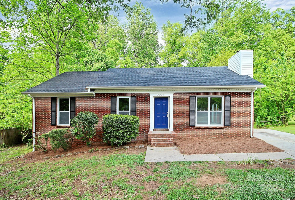 5801 Woodrock Ct Charlotte, NC 28214