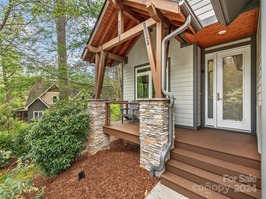 5 Lower Bend Rd Asheville, NC 28805