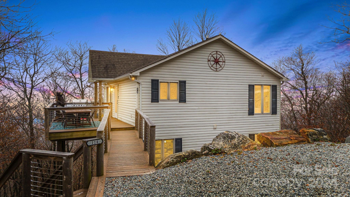 114 Spruce Hollow Rd Beech Mountain, NC 28604