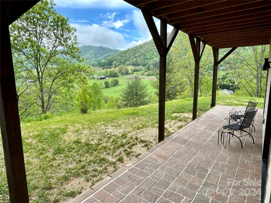 75 Coyote Springs Farm Rd Leicester, NC 28748