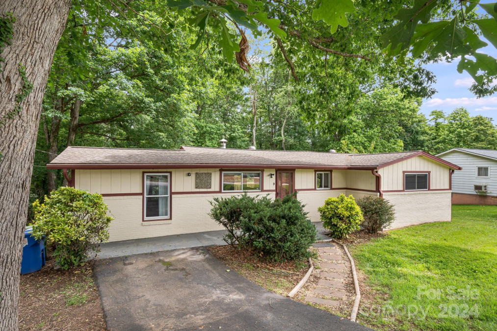 21 Oak Hill Dr Asheville, NC 28806