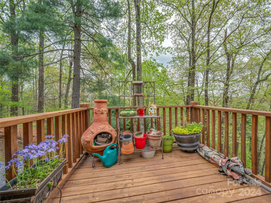 535 Glen Echo Cir Saluda, NC 28773