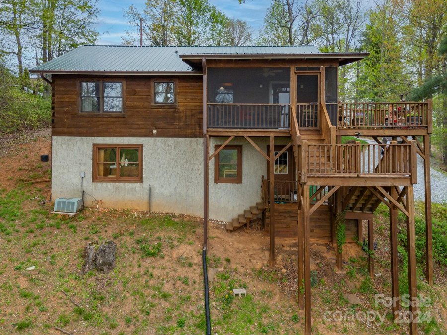 535 Glen Echo Cir Saluda, NC 28773