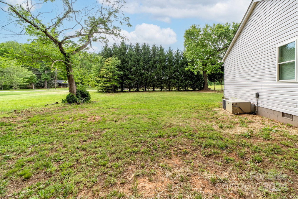 2536 Old Nc 27 Hw Mount Holly, NC 28120