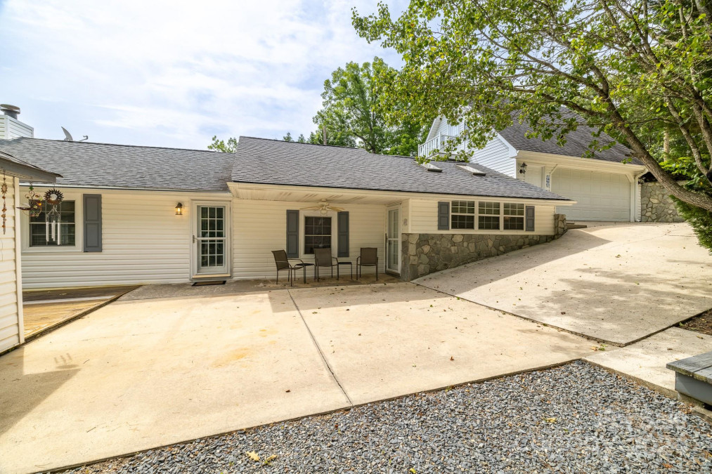 138 Strand Rd Badin Lake, NC 28127