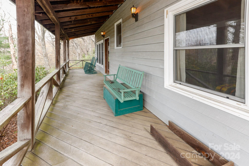 40 Tagalong Ln Black Mountain, NC 28711