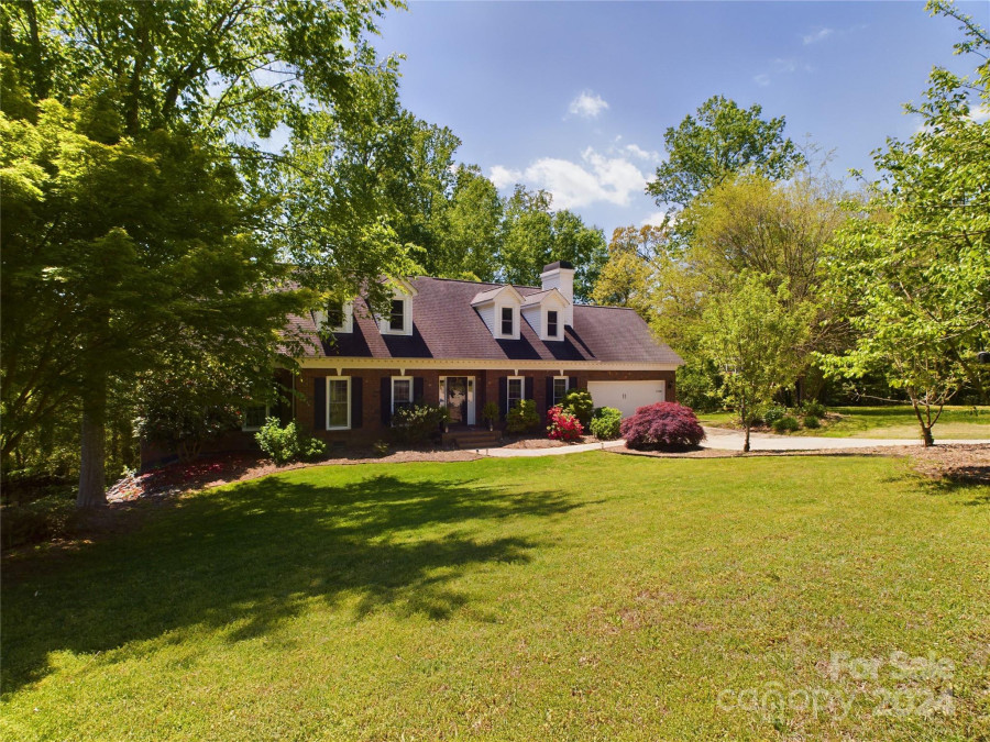 71 37th Ave Ct Hickory, NC 28601