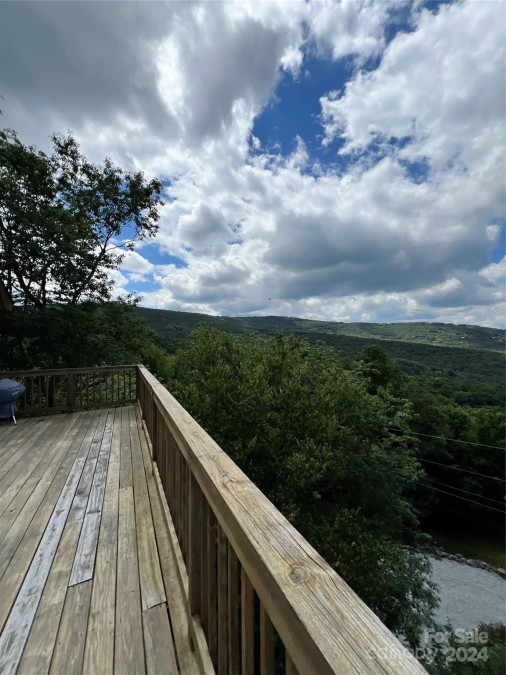 309 Pinnacle Ridge Rd Beech Mountain, NC 28604