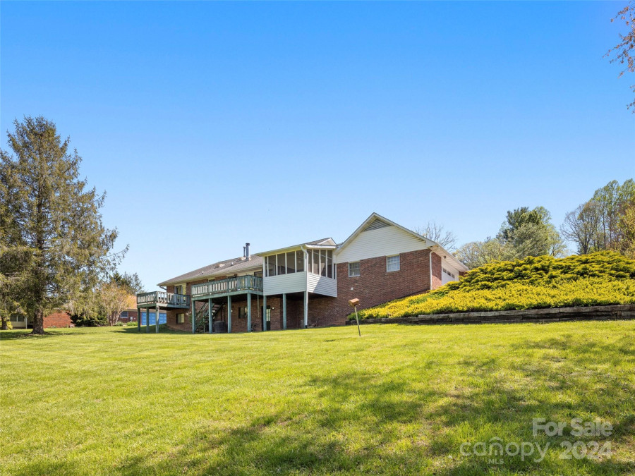 116 Mountain Valley Dr Hendersonville, NC 28739