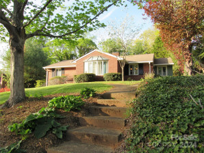 6 Woodcrest Rd Asheville, NC 28804