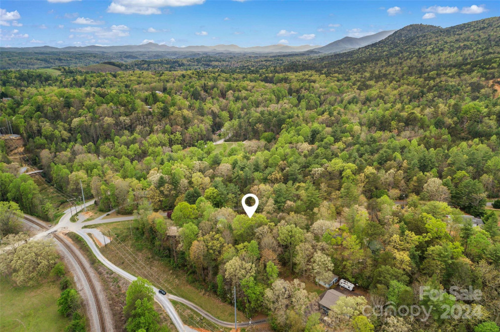 74 Mountain Ivy Dr Marion, NC 28752
