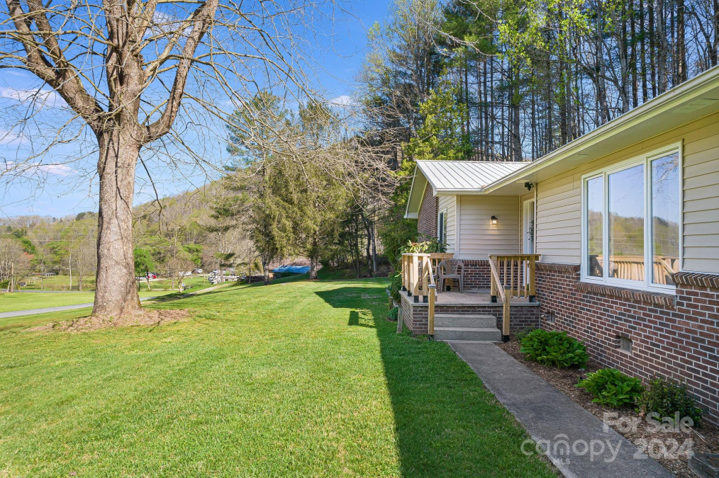 65 Earls Rd Bryson City, NC 28713