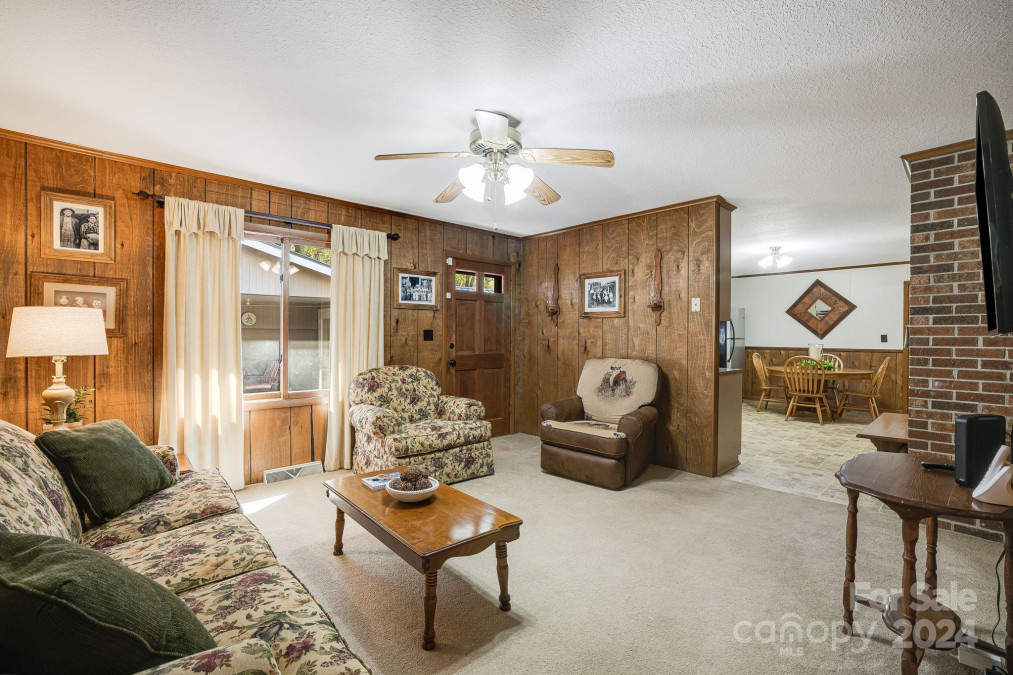 65 Earls Rd Bryson City, NC 28713