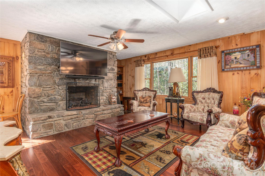 215 Spring Lake Rd Maggie Valley, NC 28751