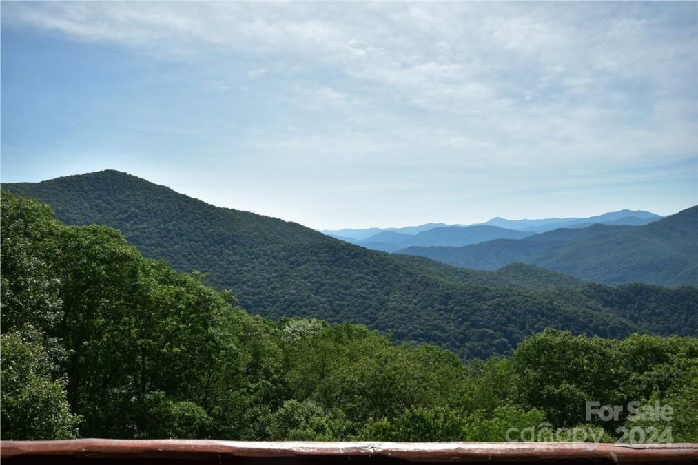 305 Panther Dr Maggie Valley, NC 28751