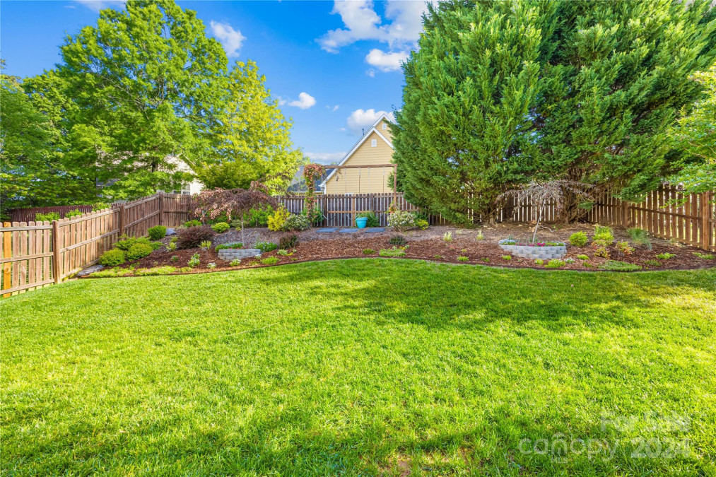 7008 Holly Grove Ct Stallings, NC 28104