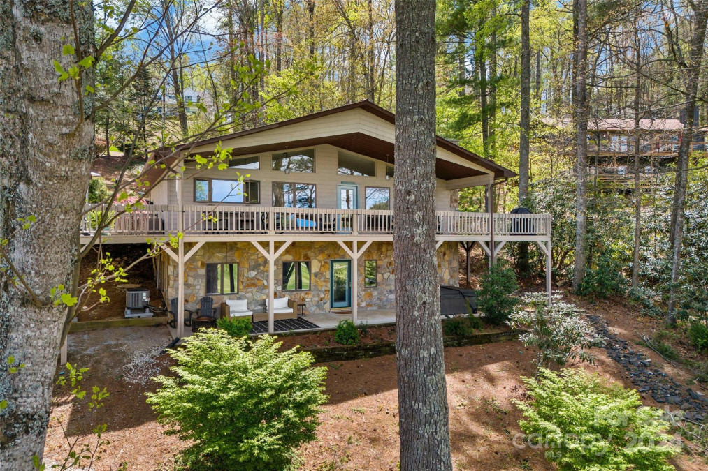 104 Hickory Hill Dr Spruce Pine, NC 28777