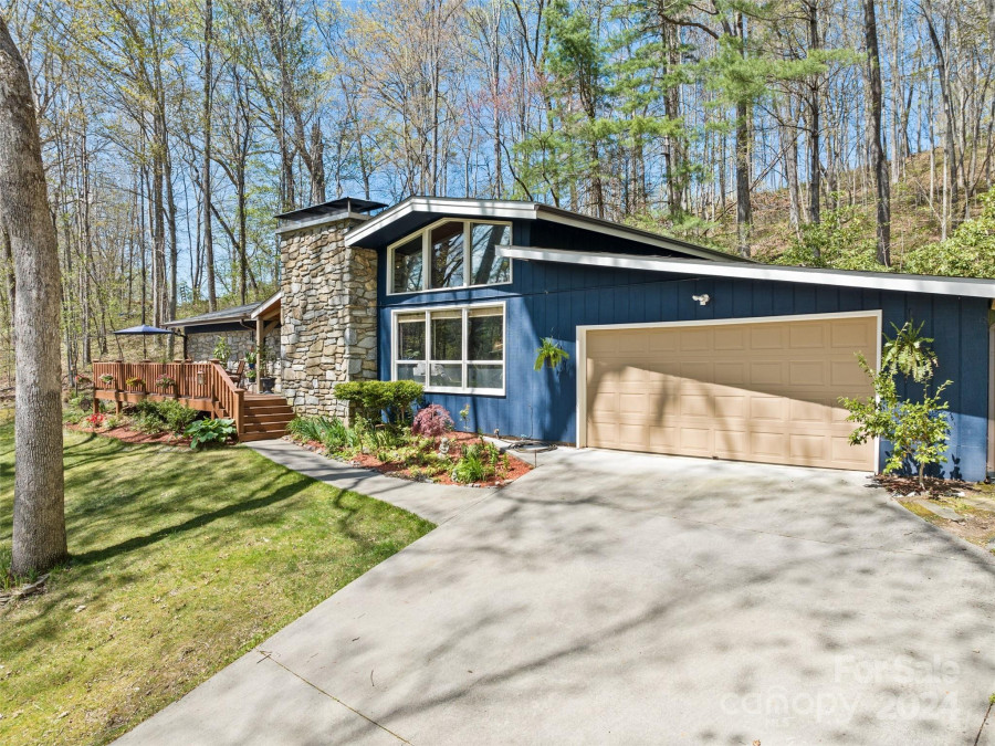 65 Hodges Dr Waynesville, NC 28786