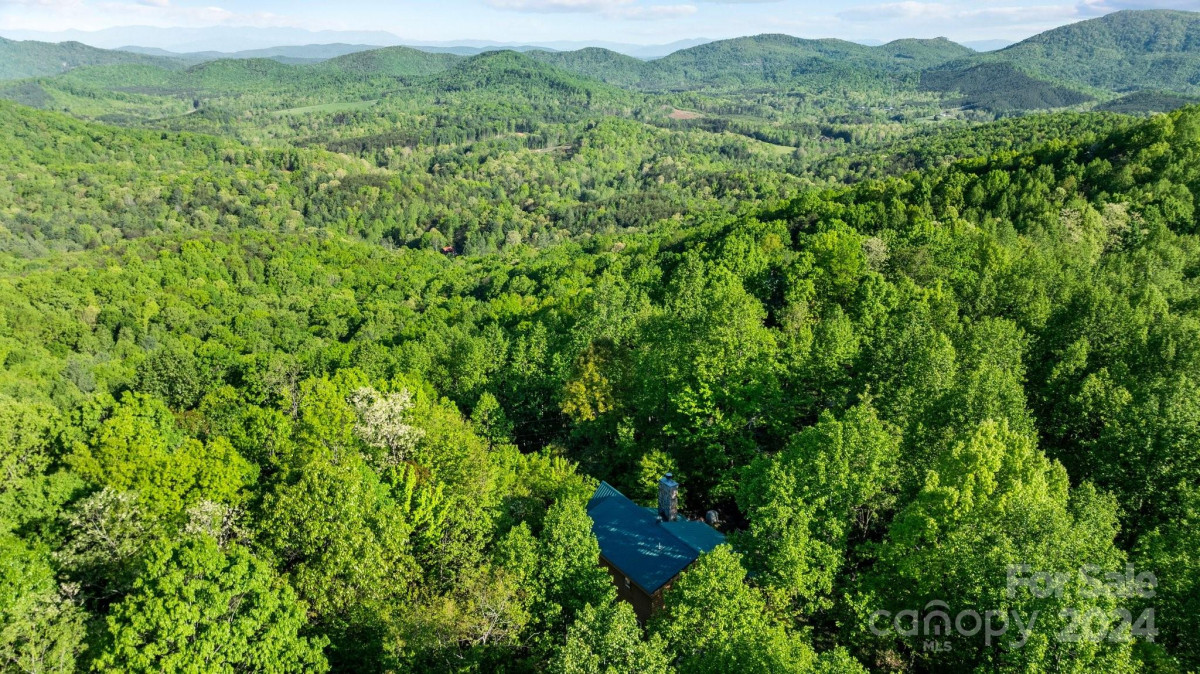 800 Mountain Lookout Dr Bostic, NC 28018