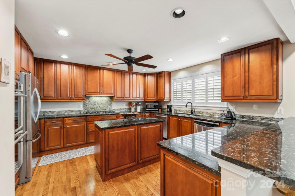 58 Towne Place Dr Hendersonville, NC 28792