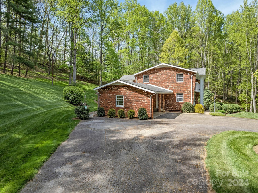 1963 Crymes Cove Rd Waynesville, NC 28786