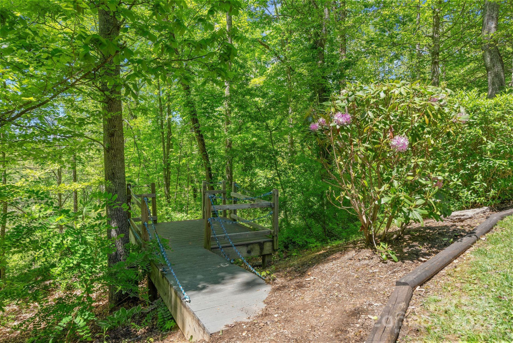 210 Chisel Rock Way Weaverville, NC 28787