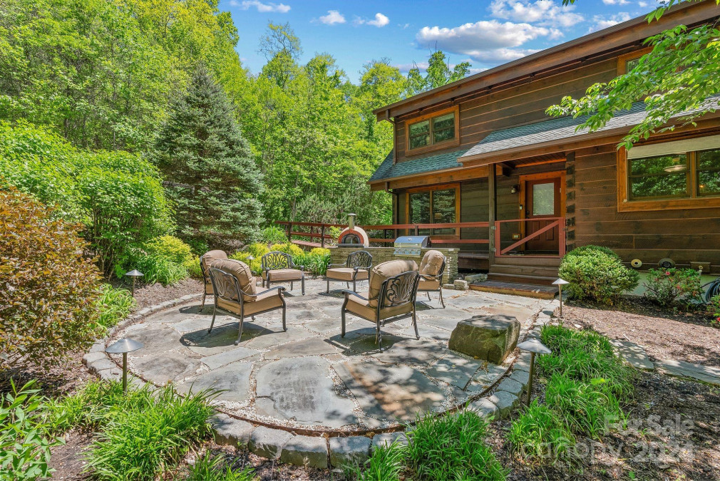 210 Chisel Rock Way Weaverville, NC 28787